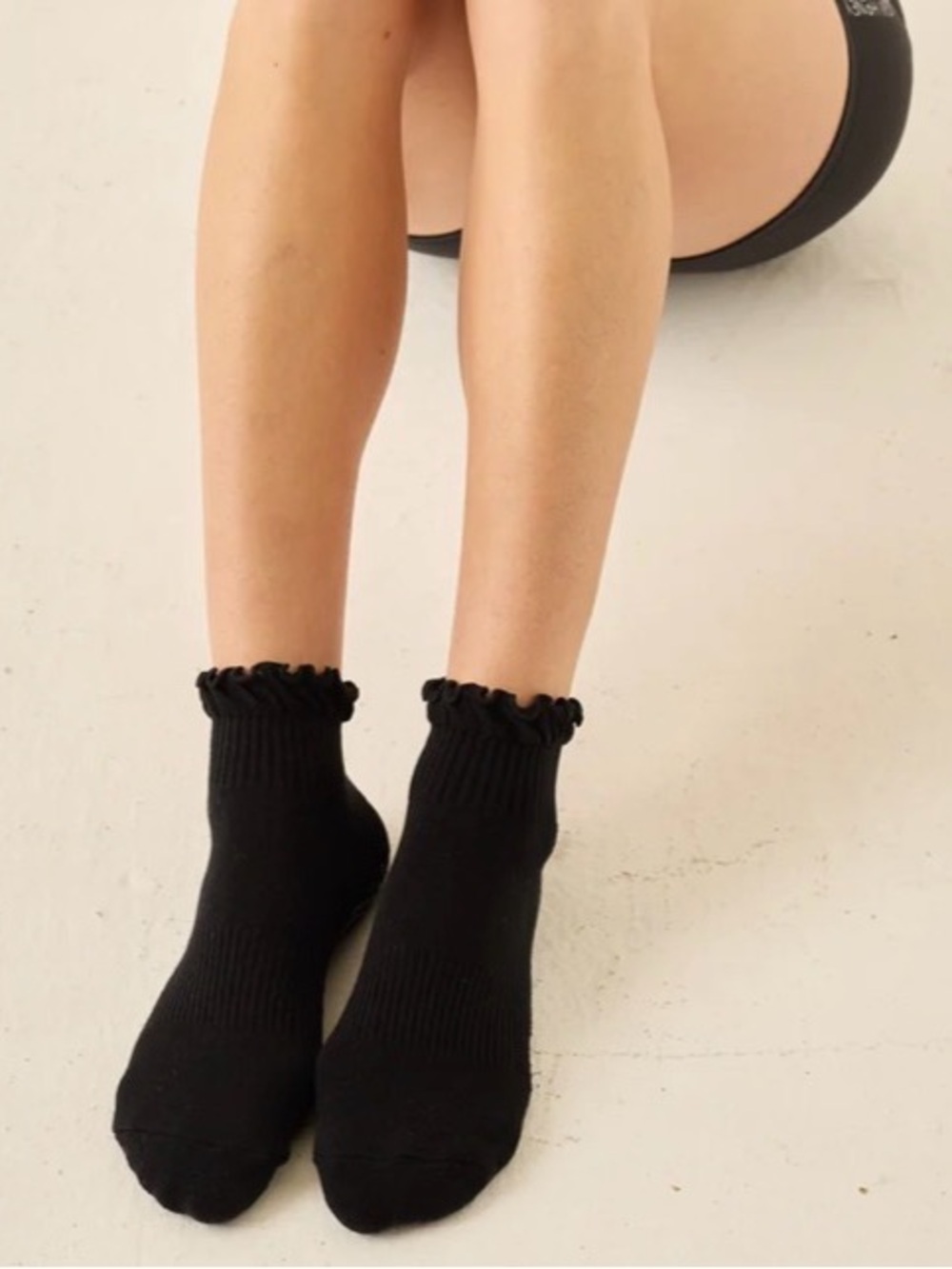 Black Ruffle Ankle Grip Socks